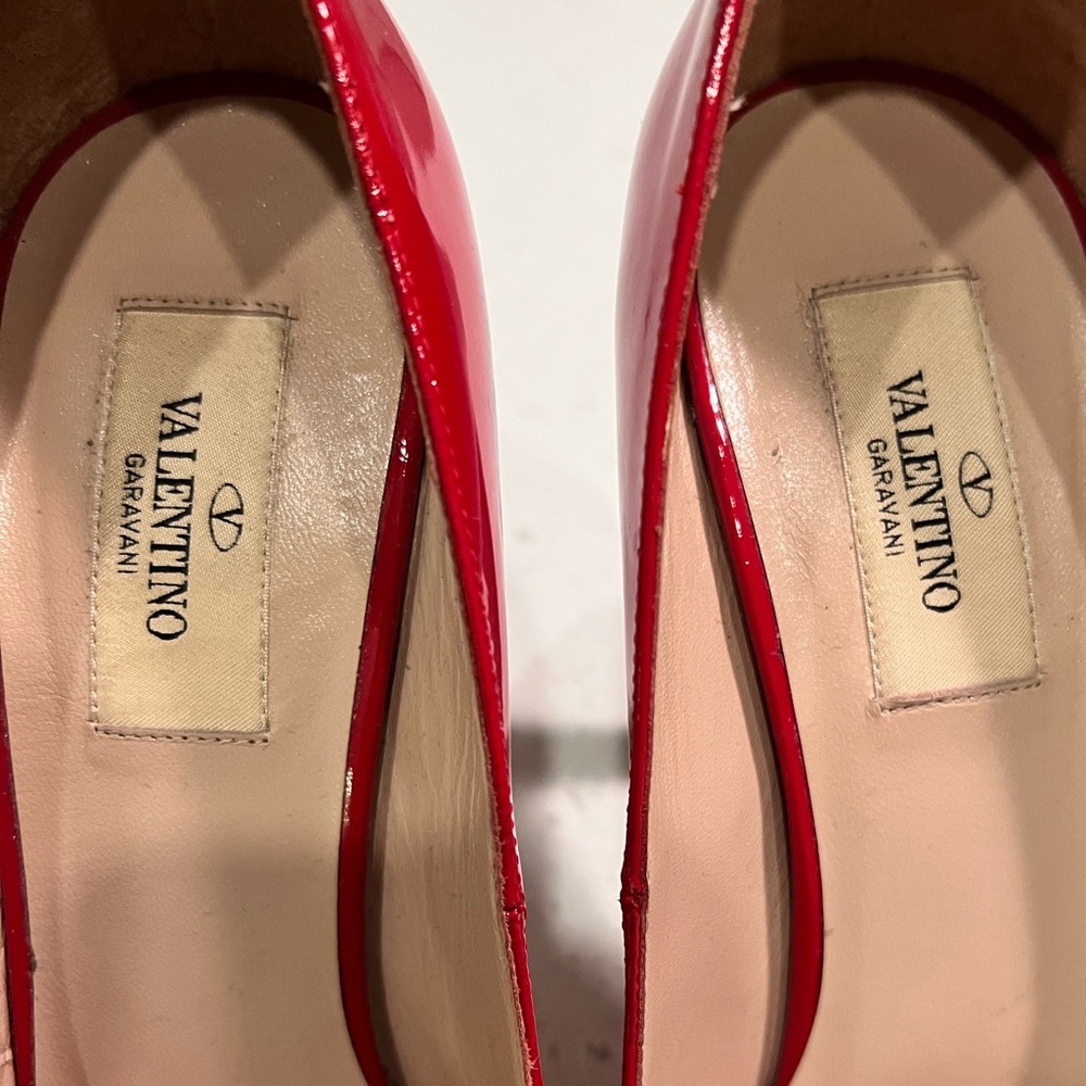 Valentino red patent leather pumps. Size 38. 4 inch heel - Picture 6 of 6